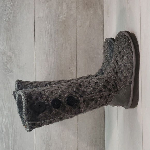 Ugg Australia Women 3066 Sweater Cardi 3 Button Boots shoes sz 7 - Picture 3 of 13